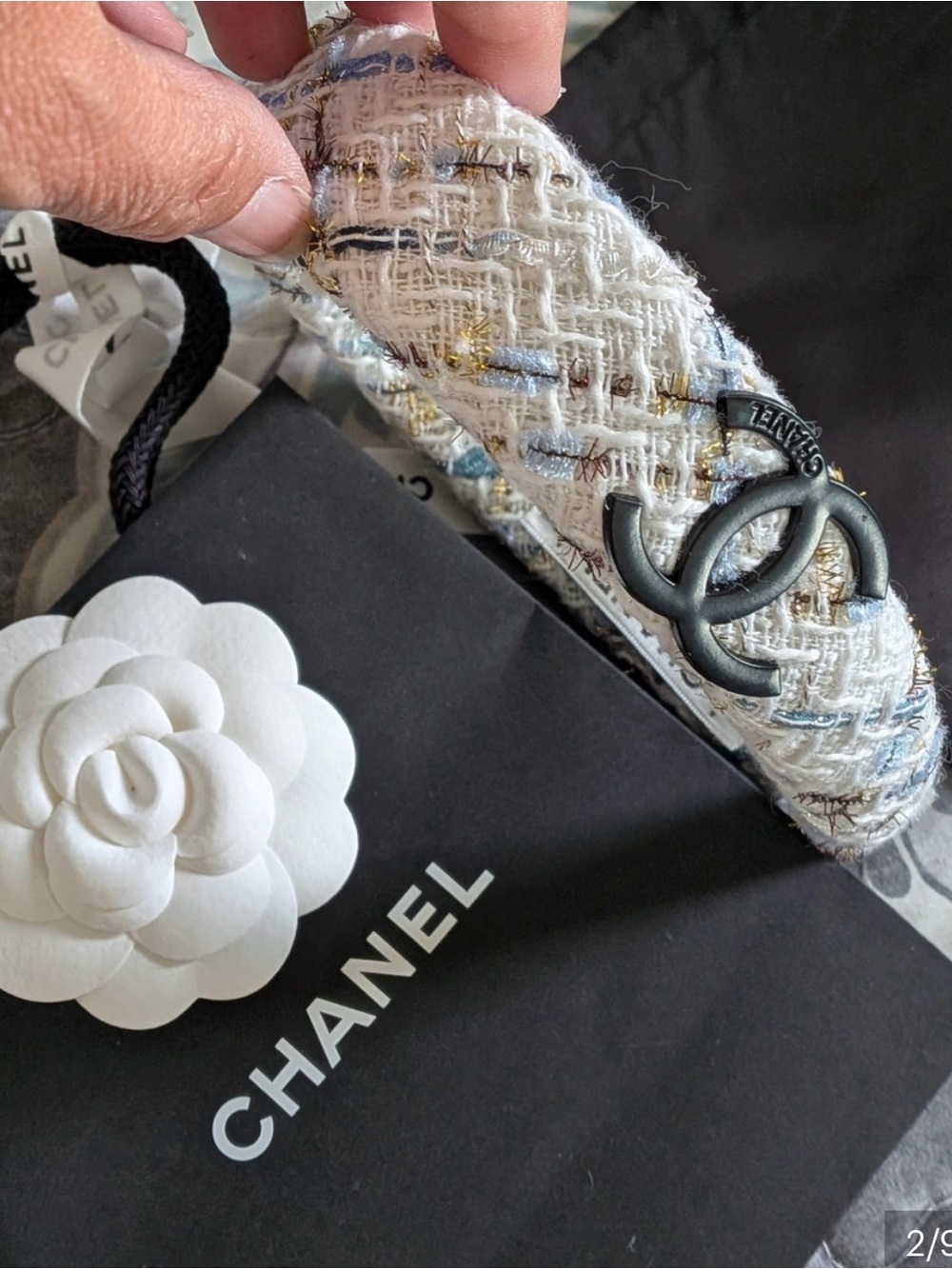 Chanel Beaute’ White Tweed Headband with Subtle Multicolor Threads VIP Only Gift - Picture 3 of 5